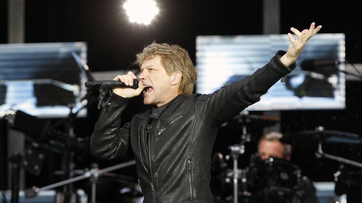 Jon Bon Jovi čeká na úplné uzdravení hlasivek. Pokud ho nedosáhne, skončí s koncertováním